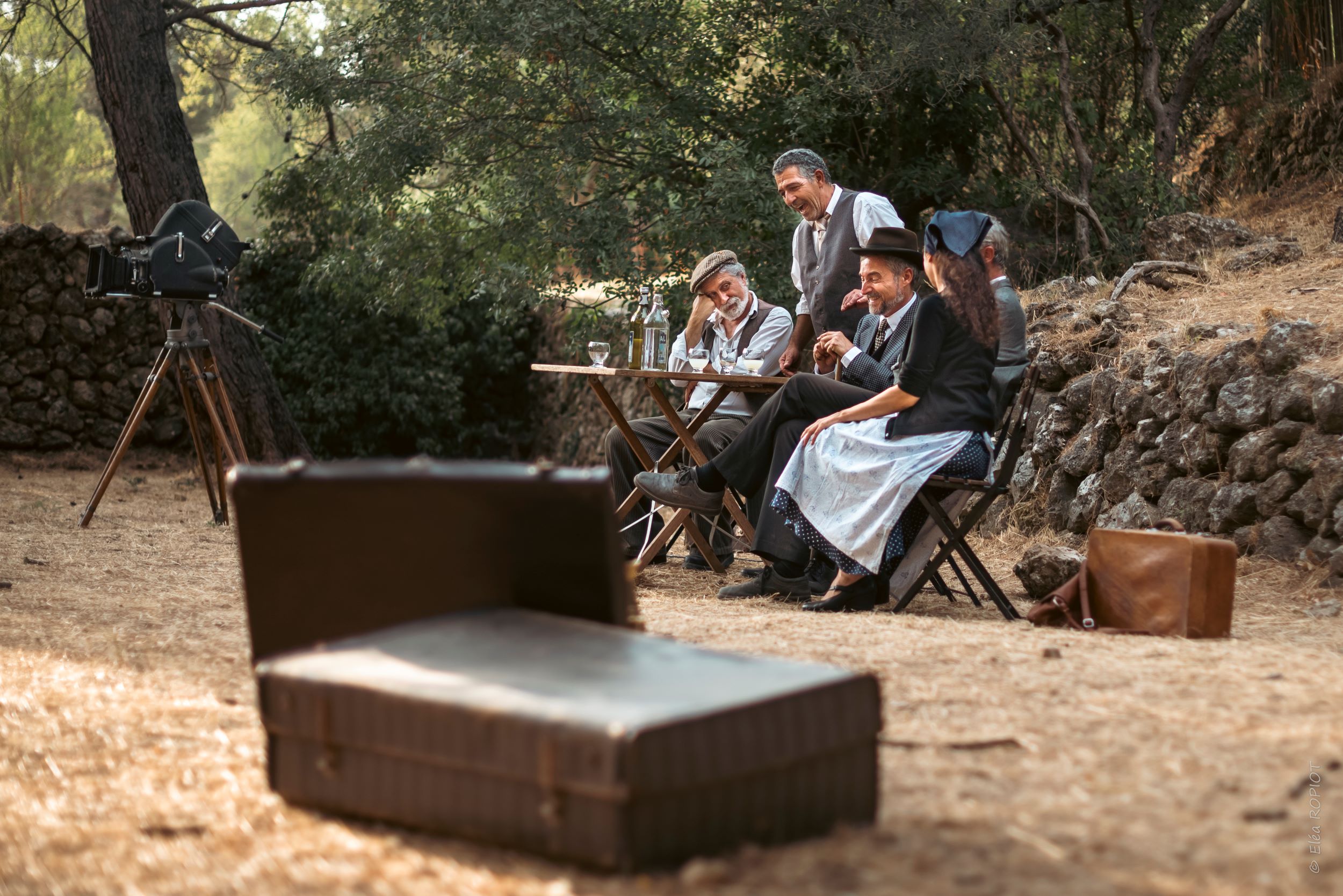 photo du spectacle en attendant marcel, scene extraite de manon des sources, les poils