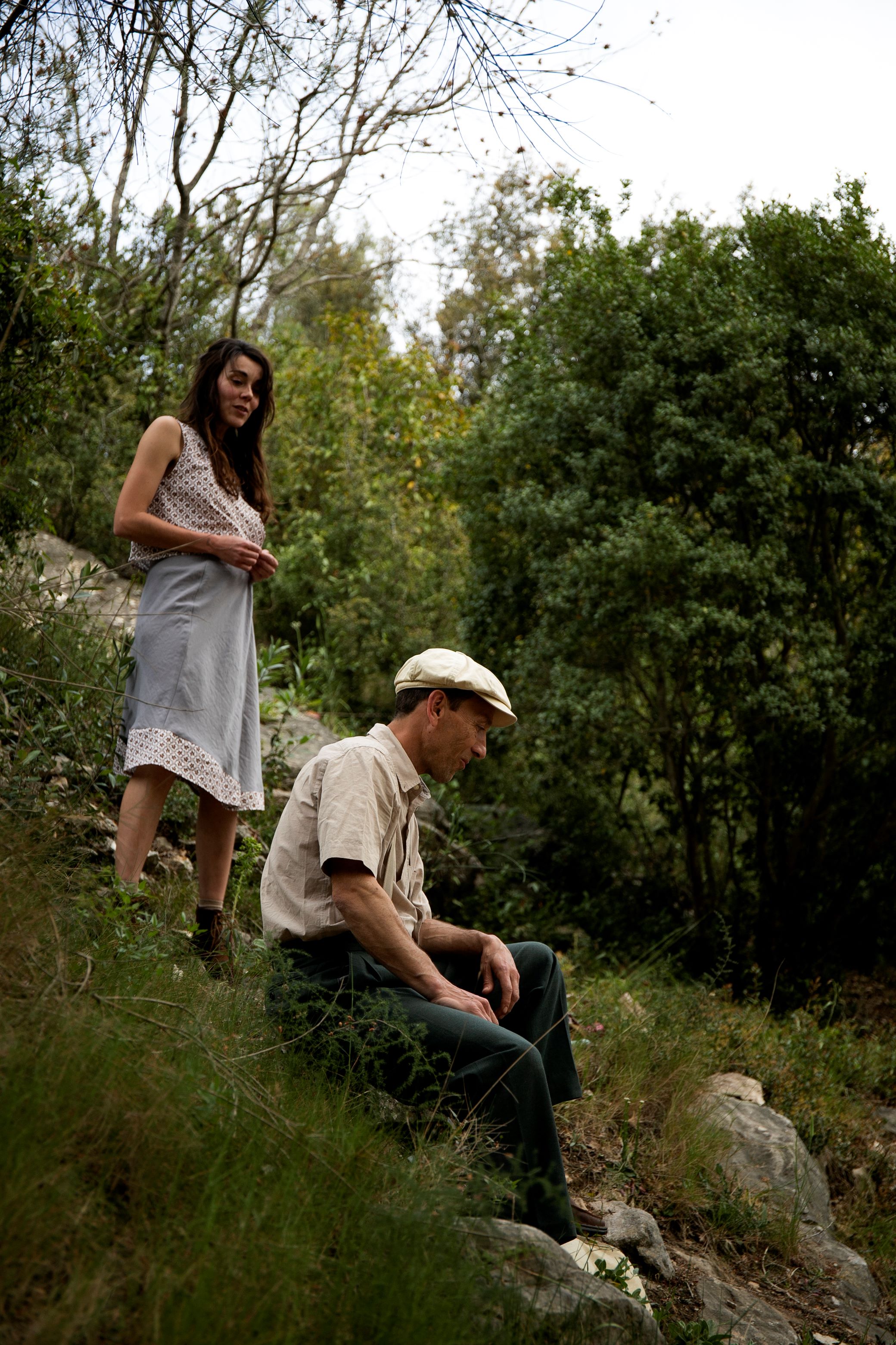 Photo de manon des sources et de l'instituteur lors de leur premiere rencontre dans la colline